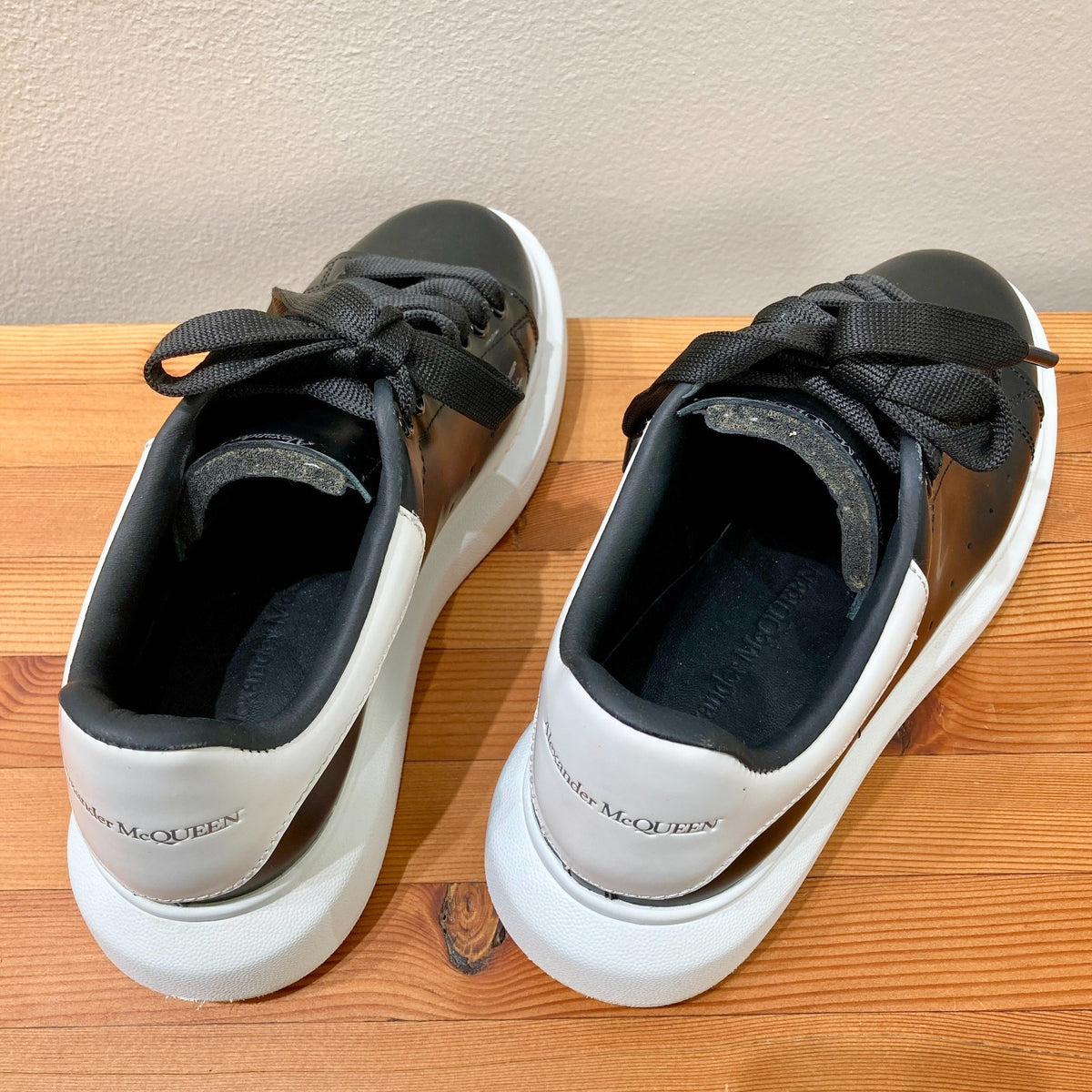 Alexander McQueen $590 Black Oversized Sneakers *damage - Size 39 / 9 - 0320JS