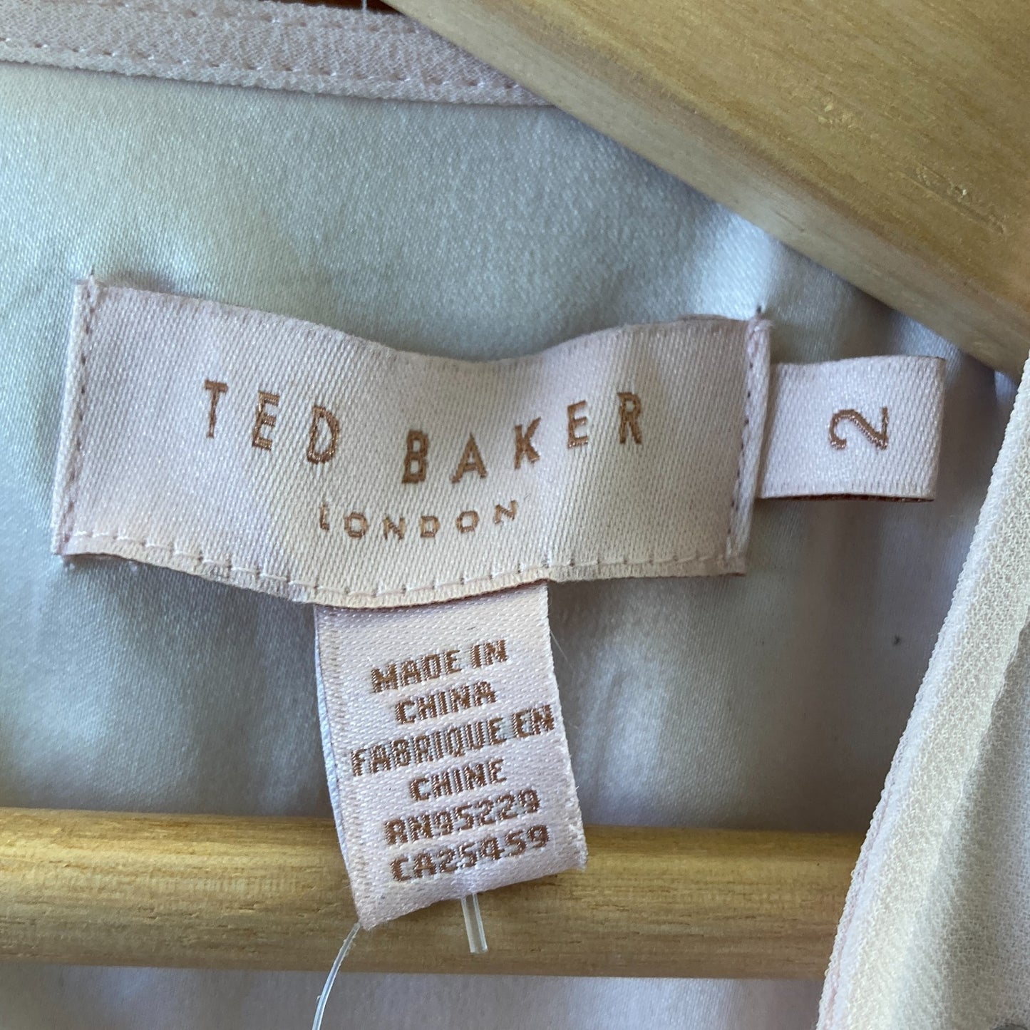 2 / M - Ted Baker Pale Pink Scallop Hem Vienne Embellished Dress 0911EE