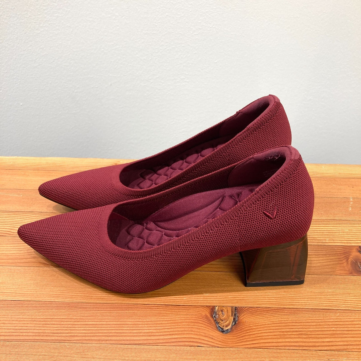 Vivaia Burgundy Block Heel Pointed Toe Aria Heels Shoes - Sz 37.5 / 7 - 0814JF