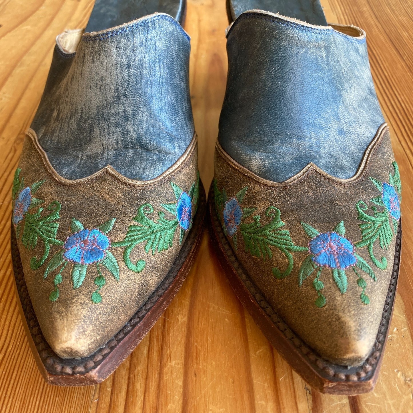 Old Gringo Blue Distressed Leather Western SnipToe Mules Shoes - Size 7 - 0811GR