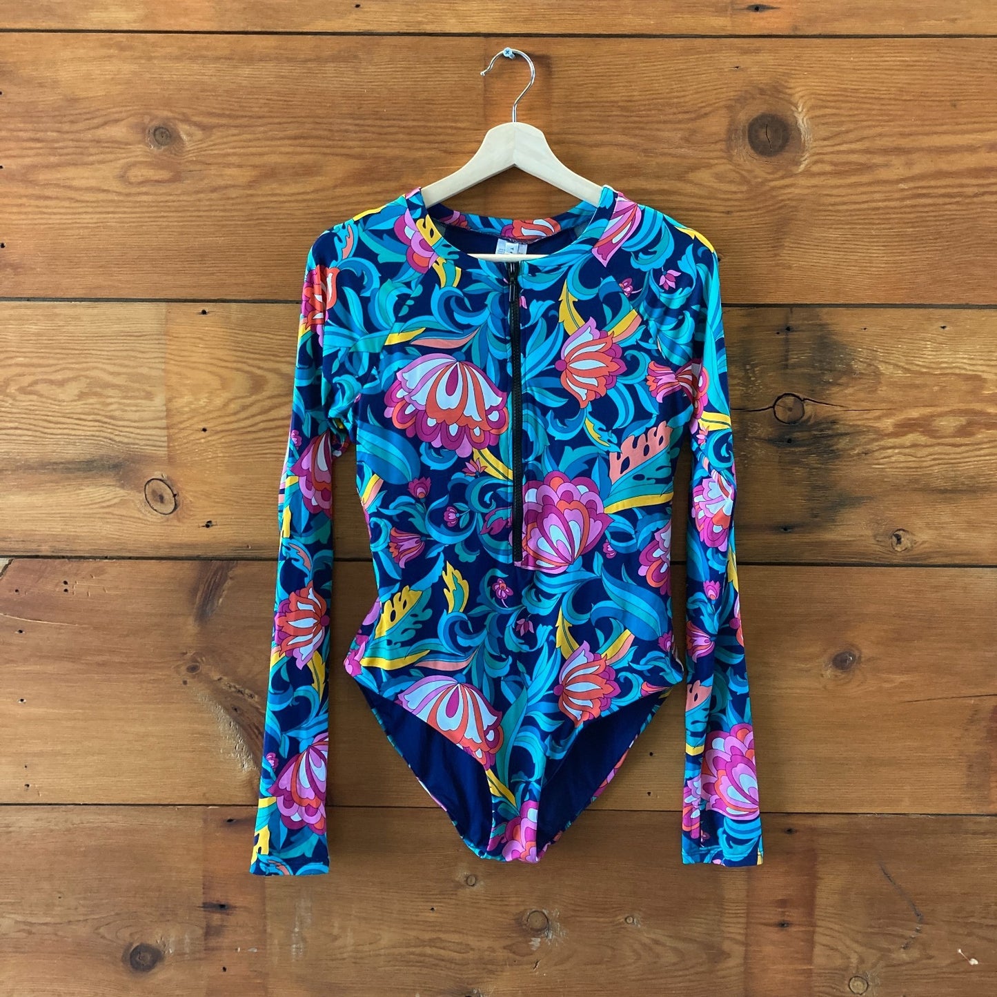 Trina Turk $172 India Garden Zip Front Rash Guard Swim Suit - Sz L NEW - 0106KA