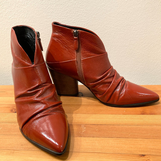 Bruno Premi Red Patent Leather Ruched Ankle Boots - Size 41 / 10 - 0530JF