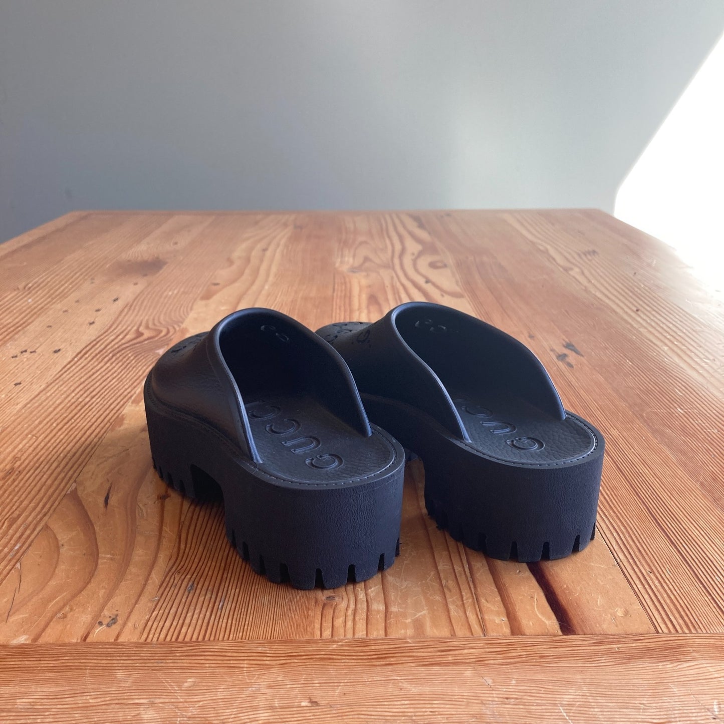 GUCCI Black Ela Perforated Rubber Platform Mules Sandals - Size 35 / 5 - 0312IG