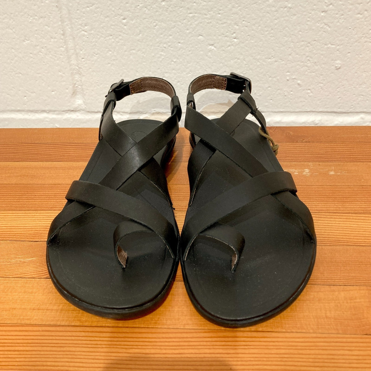 Olukai Black Strappy Leather Upena Womens Sandals NEW w/ Box - 0314GM