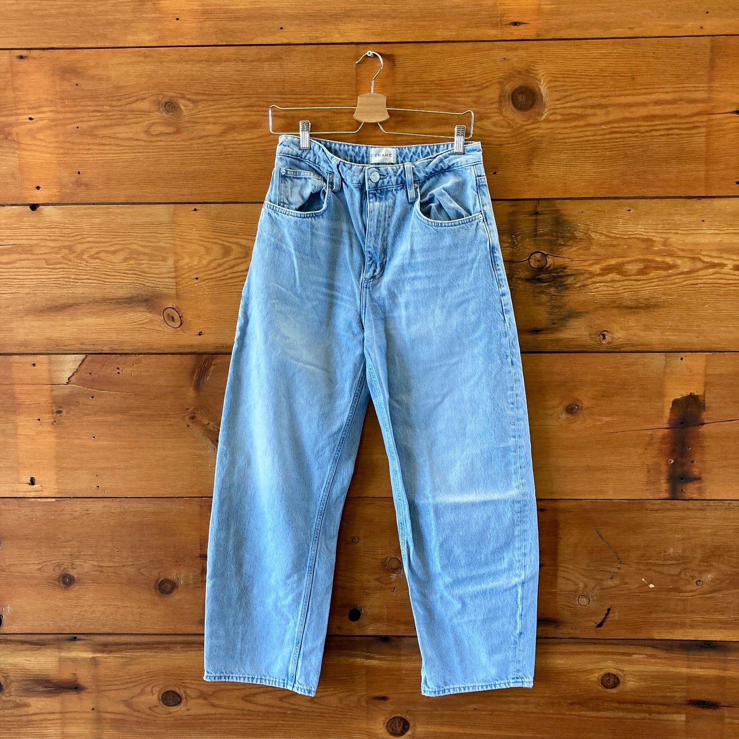 Frame Long Barrel Leg Jeans in Irwin Light Wash - Size 28 - 0111EH