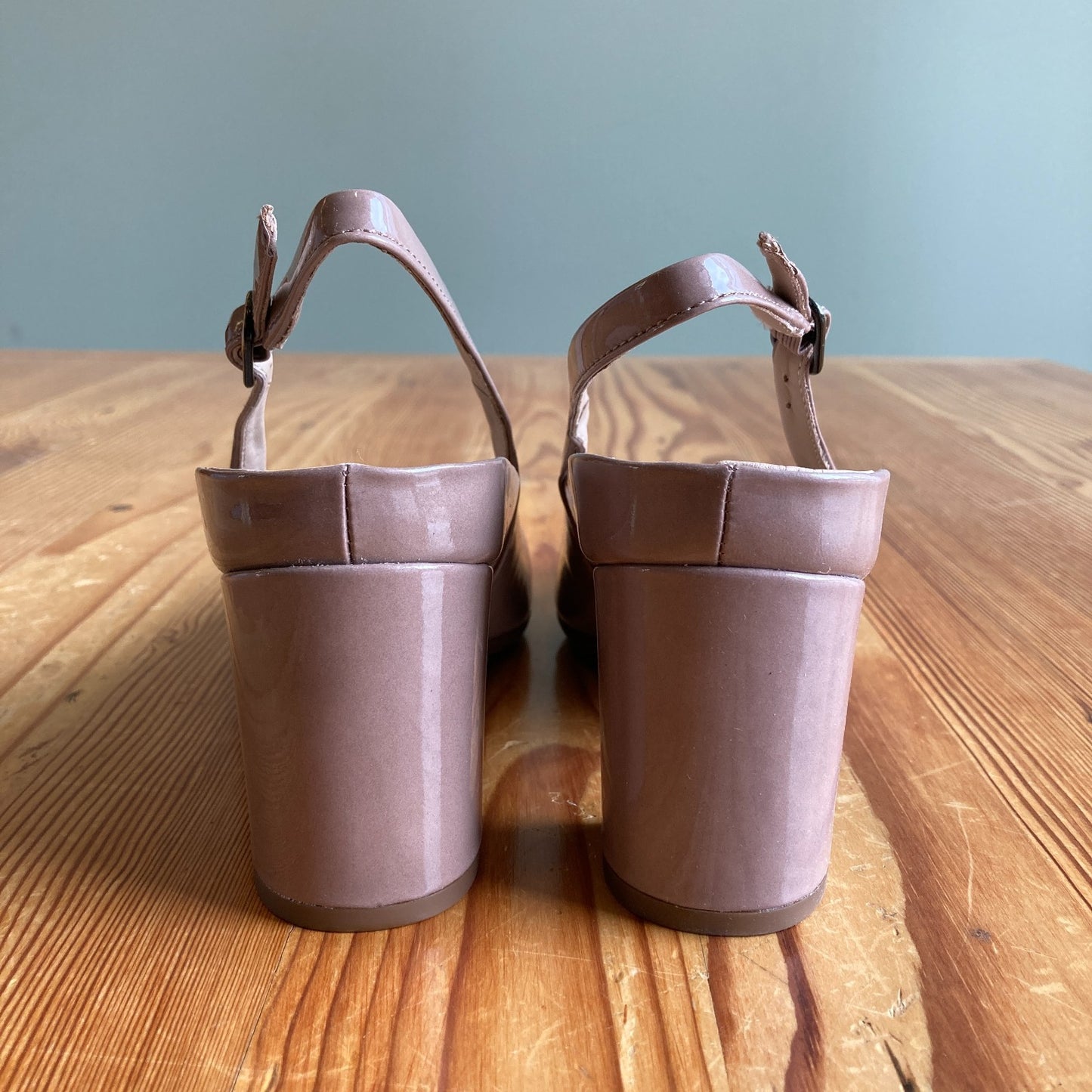 Abeo Tan Patent Leather Tempo Slingback Heels Shoes - Sz 8 - NEW w/ Box - 4427SC