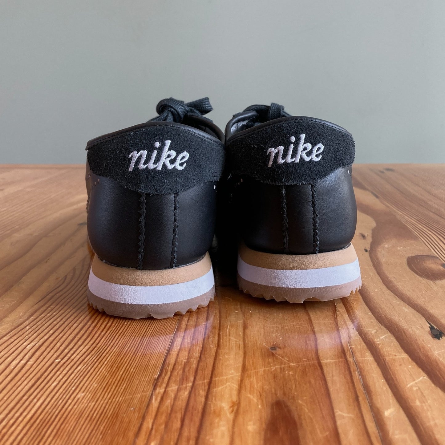 9 - Nike HQ1841 Black Leather Cortez Gum Sole Sneakers Shoes *worn once 0628AC