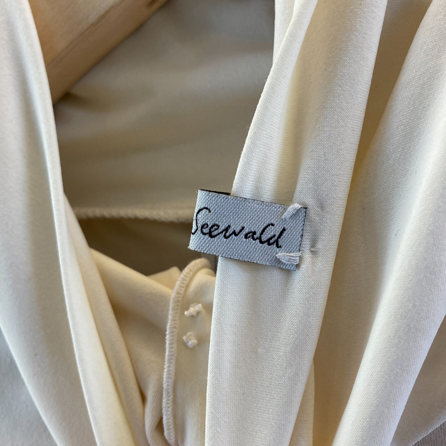 Christina Seewald Ivory Long Sleeve Stretch Fit Turtleneck Top - Size L - 0106KA