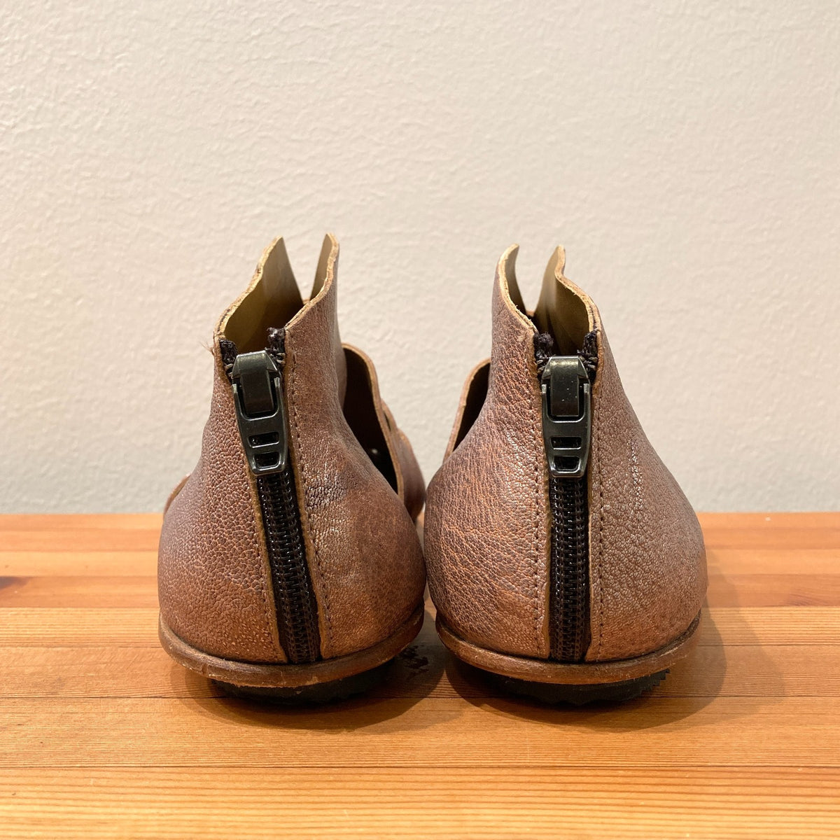 Cydwoq Bronze Leather Cut Out Spiritual Flats Shoes - Size 39 / 9 - 1122CT