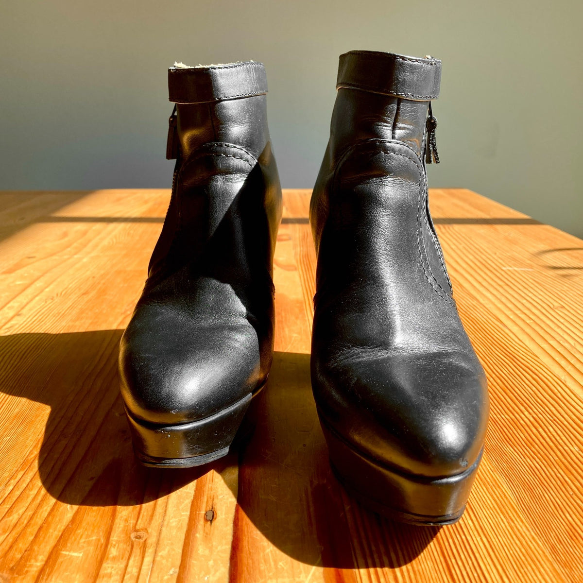 Acne Studios $600 Black Leather Track Platform Ankle Boots - Size 36 / 6- 0927EK