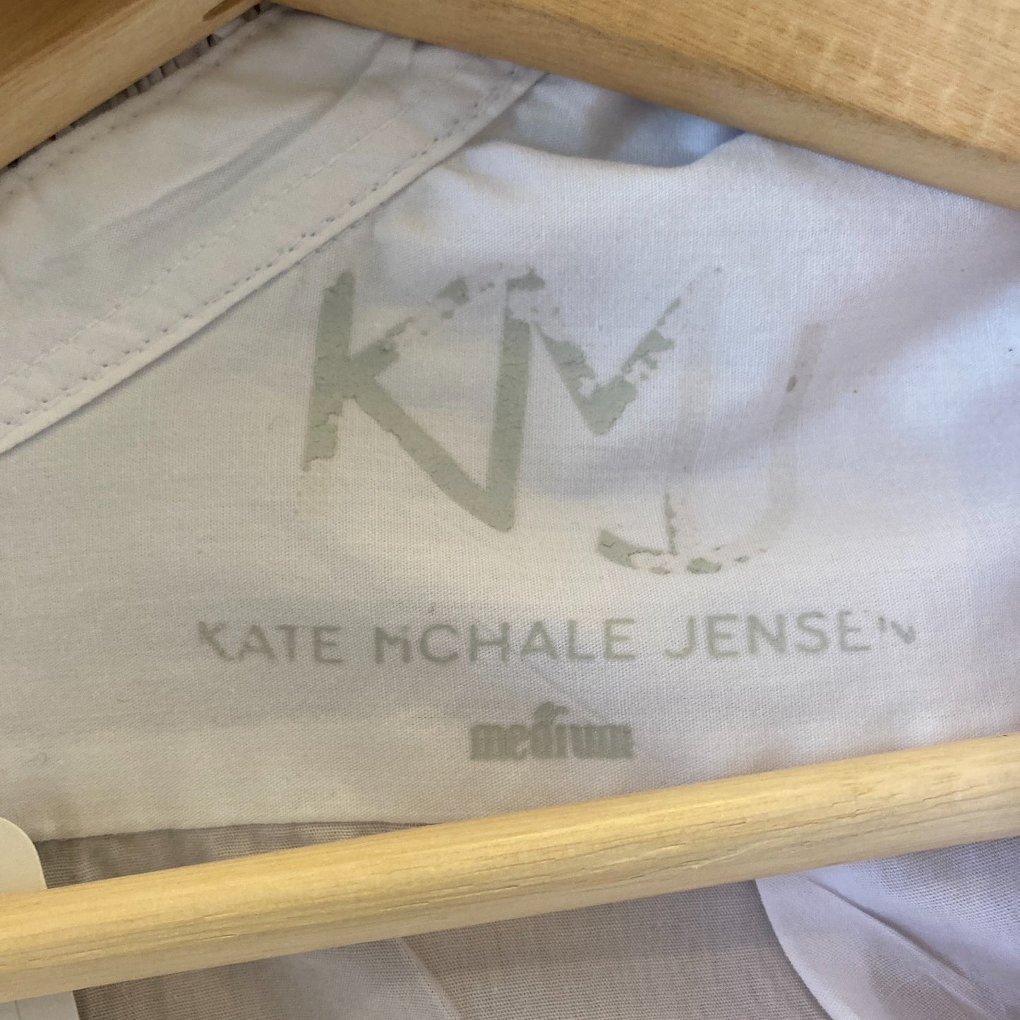 KMJ Kate McHale Jensen White Long Sleeve Ruffled Button Shirt - Size M - 4427SC
