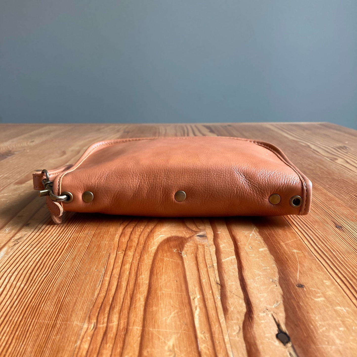 Minooy Caramel Brown Leather Travel Multi Pocket Crossbody Purse Bag 0211JO