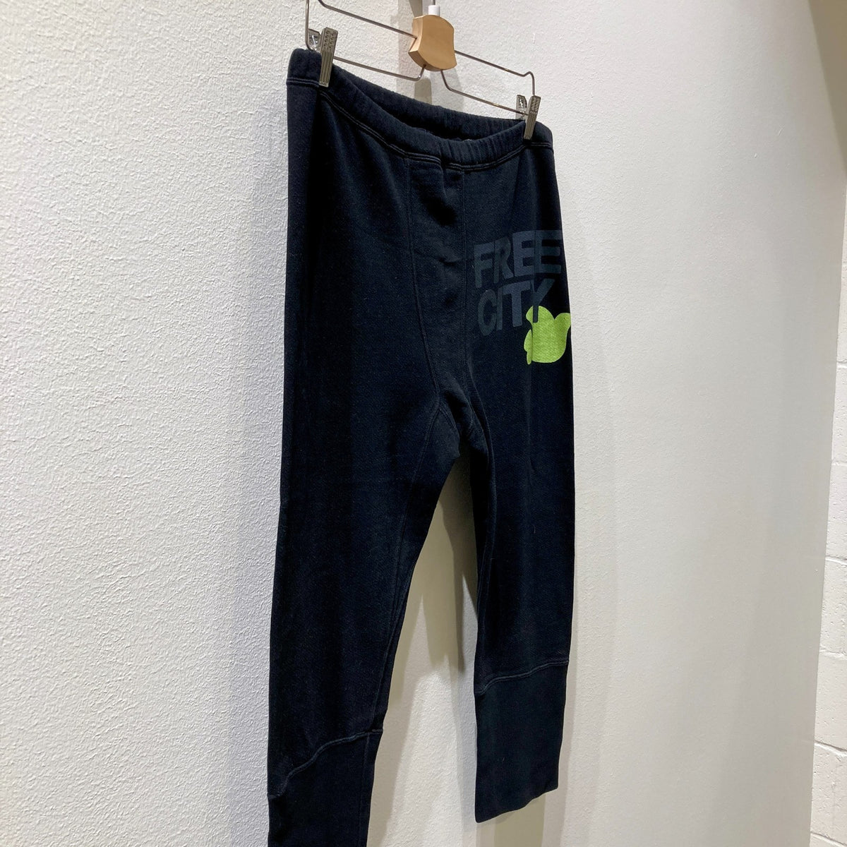 Free City Black Cropped Pull On Soft Sweatpants Pants - Size XL - 1122CT