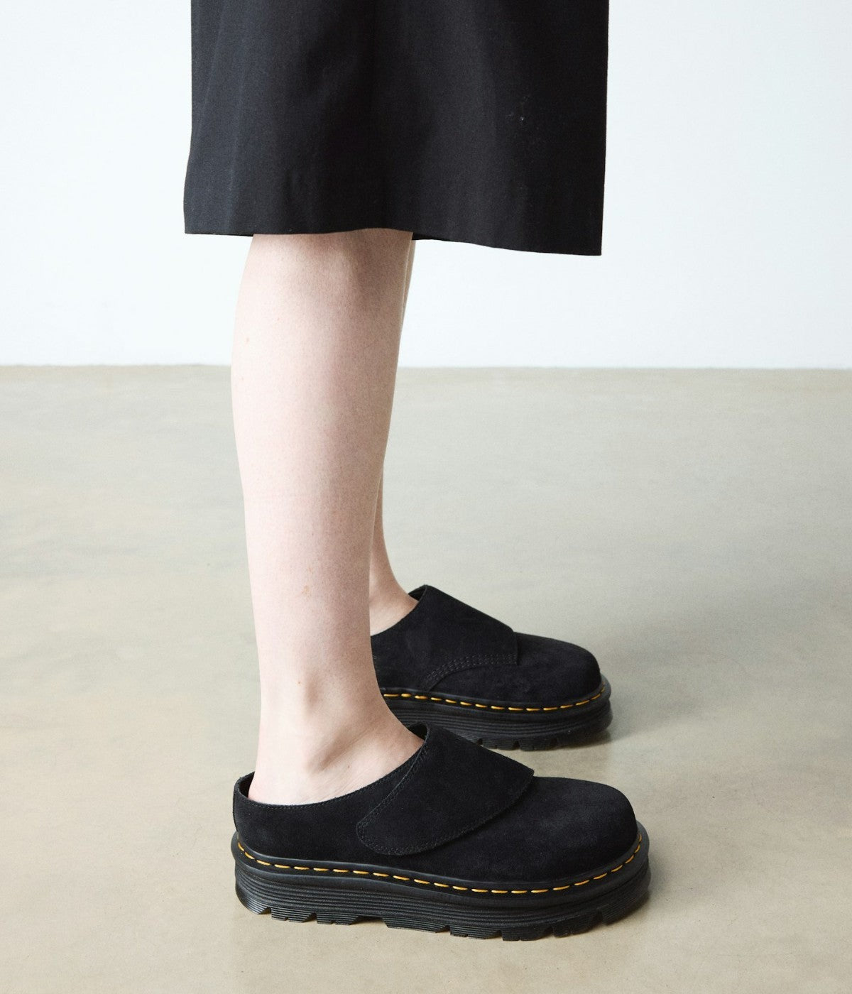 Dr. Martens Black Bronx Suede Zebzag Anywair Mules Shoes w/Box - Size 7 - 0425SV