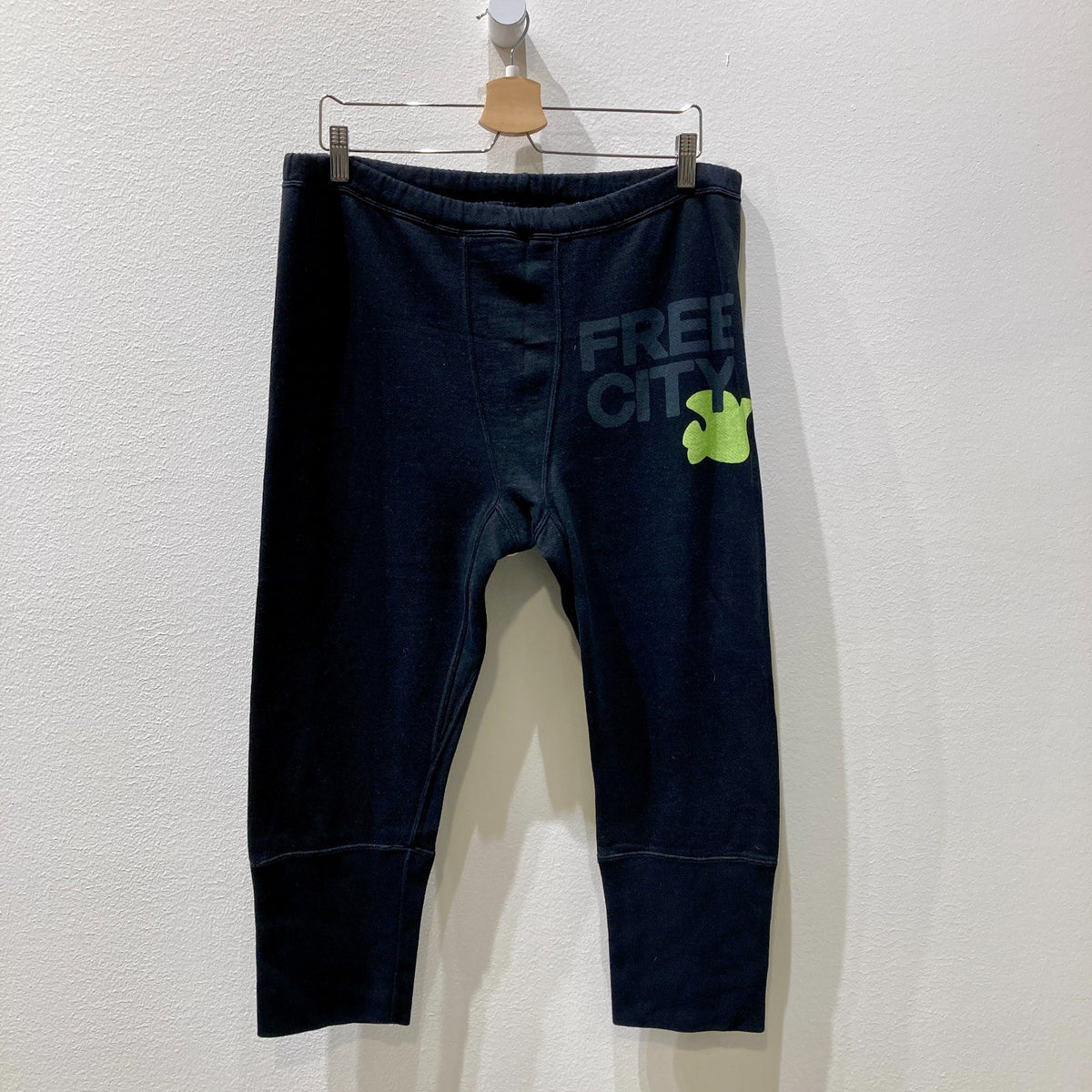 Free City Black Cropped Pull On Soft Sweatpants Pants - Size XL - 1122CT