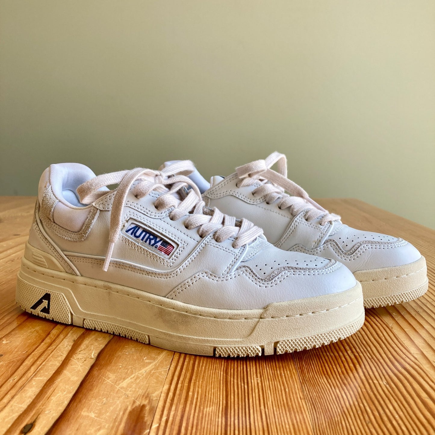 Autry $225 CLC Low-Top Platform Sneakers Shoes - Size 39 / 9 -  0614MA