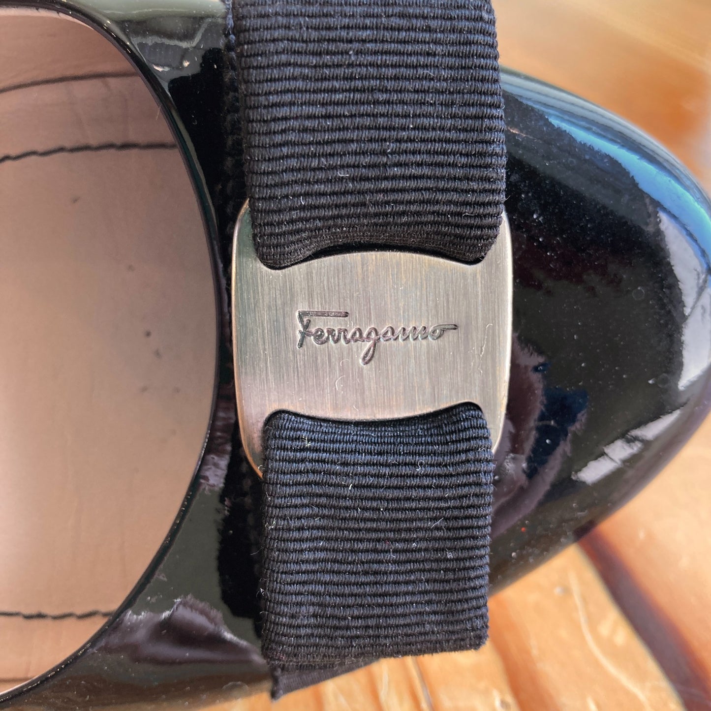 Ferragamo $780 Black Patent Leather Varina Ballet Flats Shoes - Sz 7.5 - 0803XL