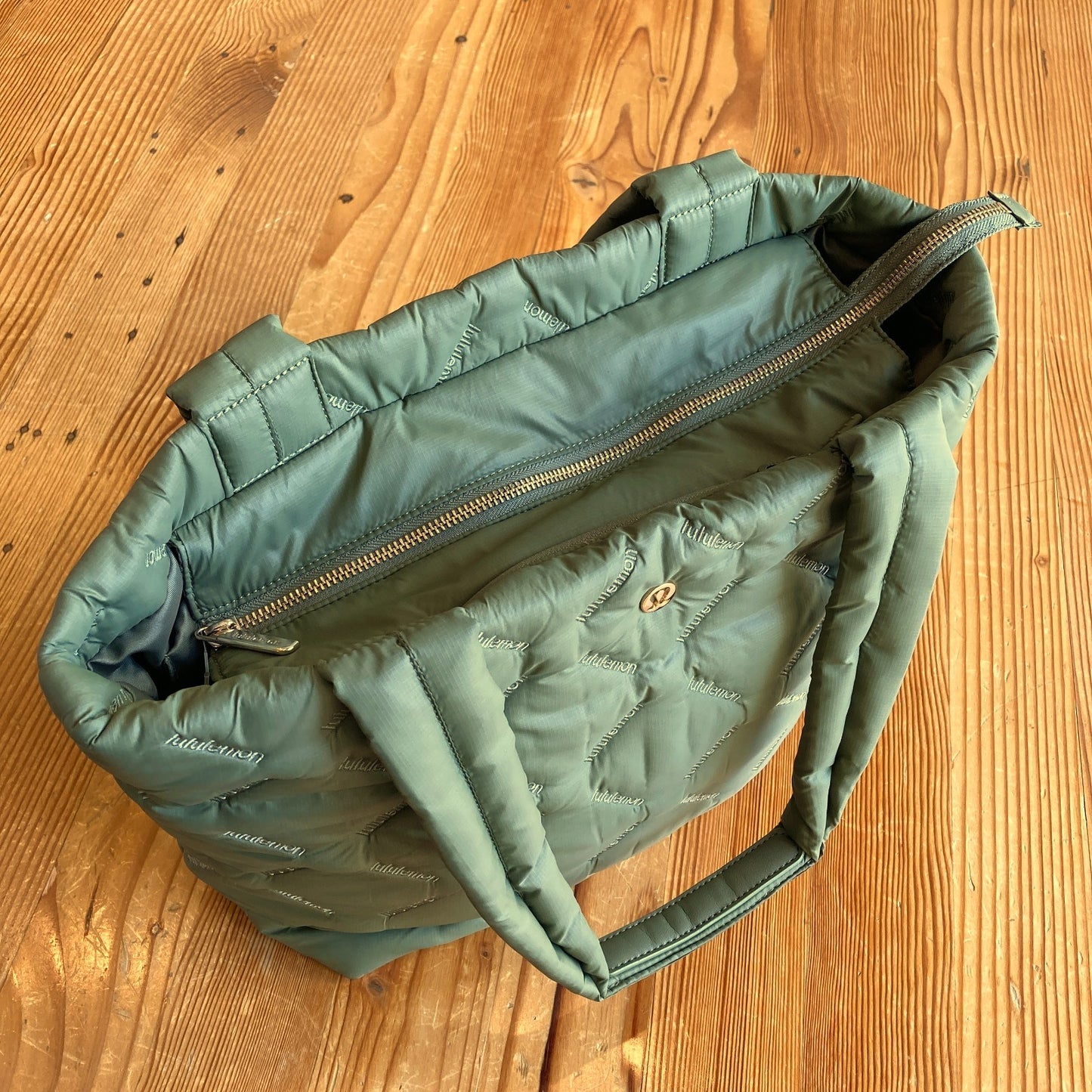 Lululemon $148 Olive Green Quilty Pleasures Shoulder Tote Gym Bag 0927EK