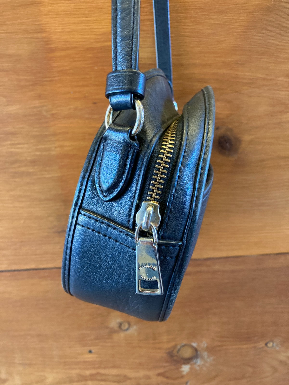 Coach Small Black Leather Canteen Circle Crossbody Bag Purse  - 0617RF