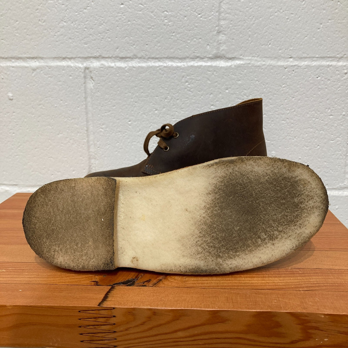 Clarks Brown Beeswax Leather Desert Boots - Mens 9 / Womens 10.5-11 - 0612SM