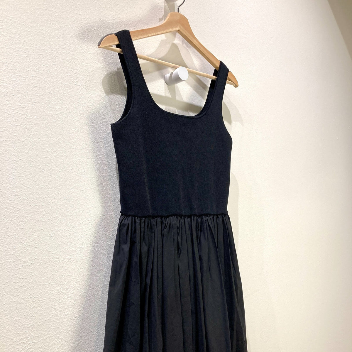 Theory Black Scoop Neck Sleeveless Gathered Stretch Knit Dress - Size M - 0920PW