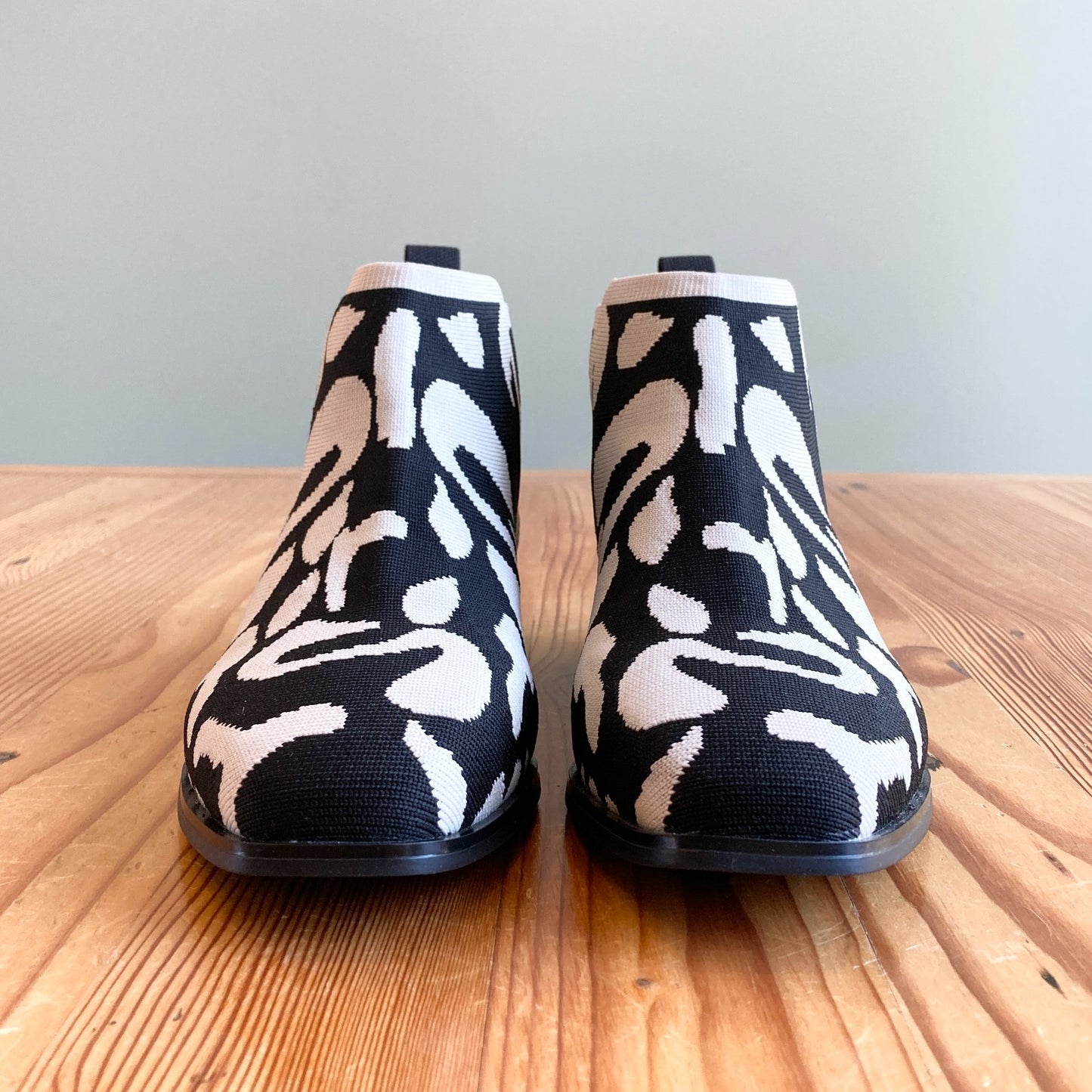 38 / 7-7.5 - Vivaia $179 Ecru Tiger Ryan Slip On Ankle Boots NEW w/ Box 0313TC