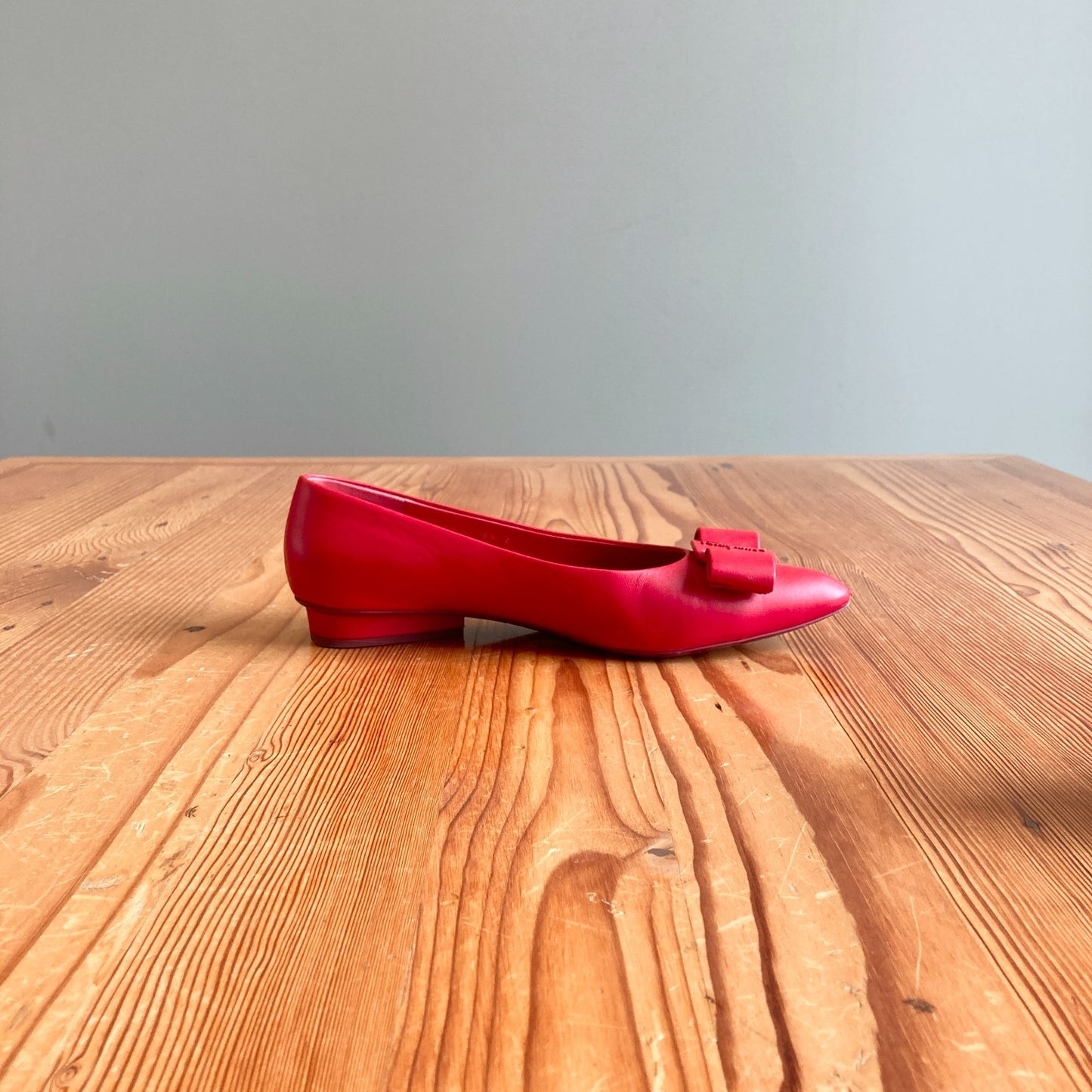 8.5 - Ferragamo Red Leather Bow Toe Viva Flats Shoes w/ Box *skuffed toe 0419NR
