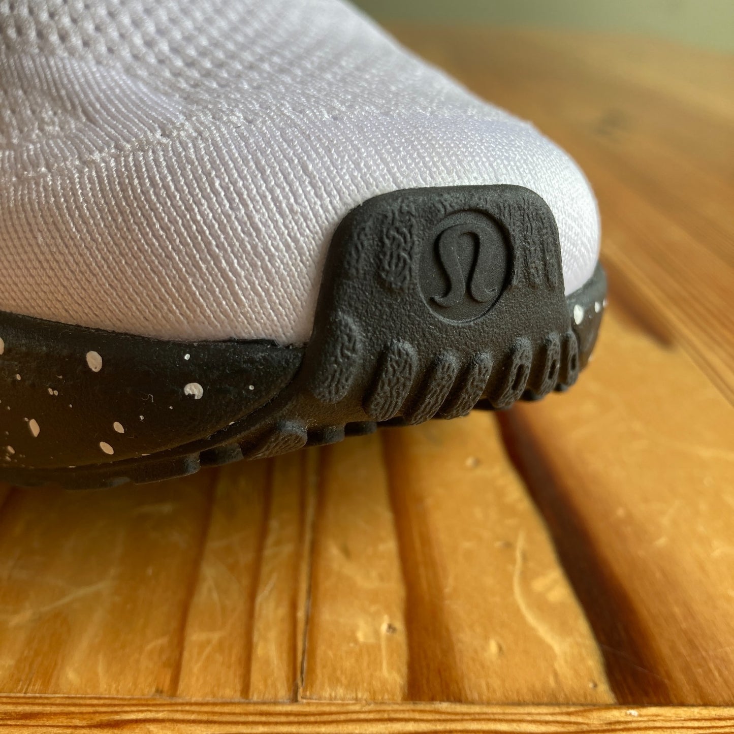 Lululemon Mens $158 White & Black Beyondfeel Running Shoes - Sz 9 - NEW - 0102BW