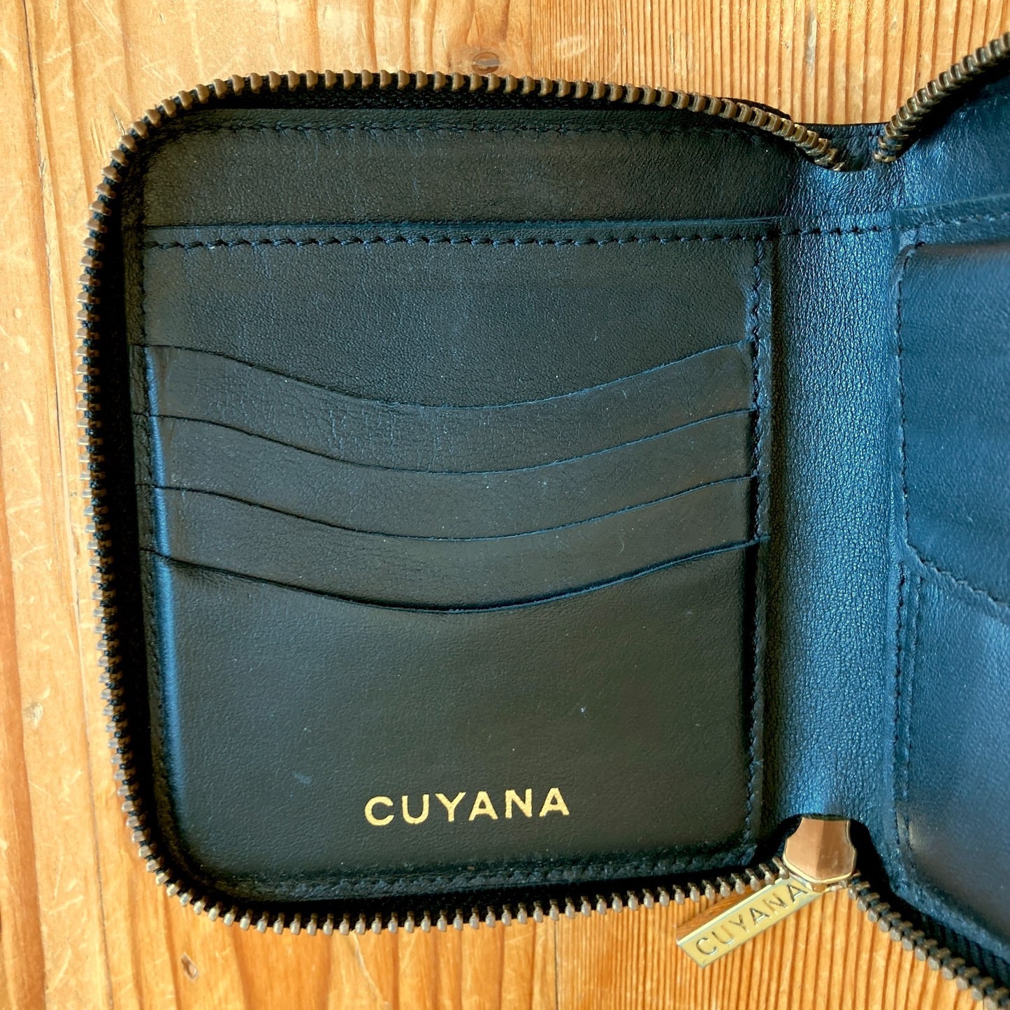 Cuyana Black Smooth Leather Zip Around Bi Fold Wallet - 0611SK