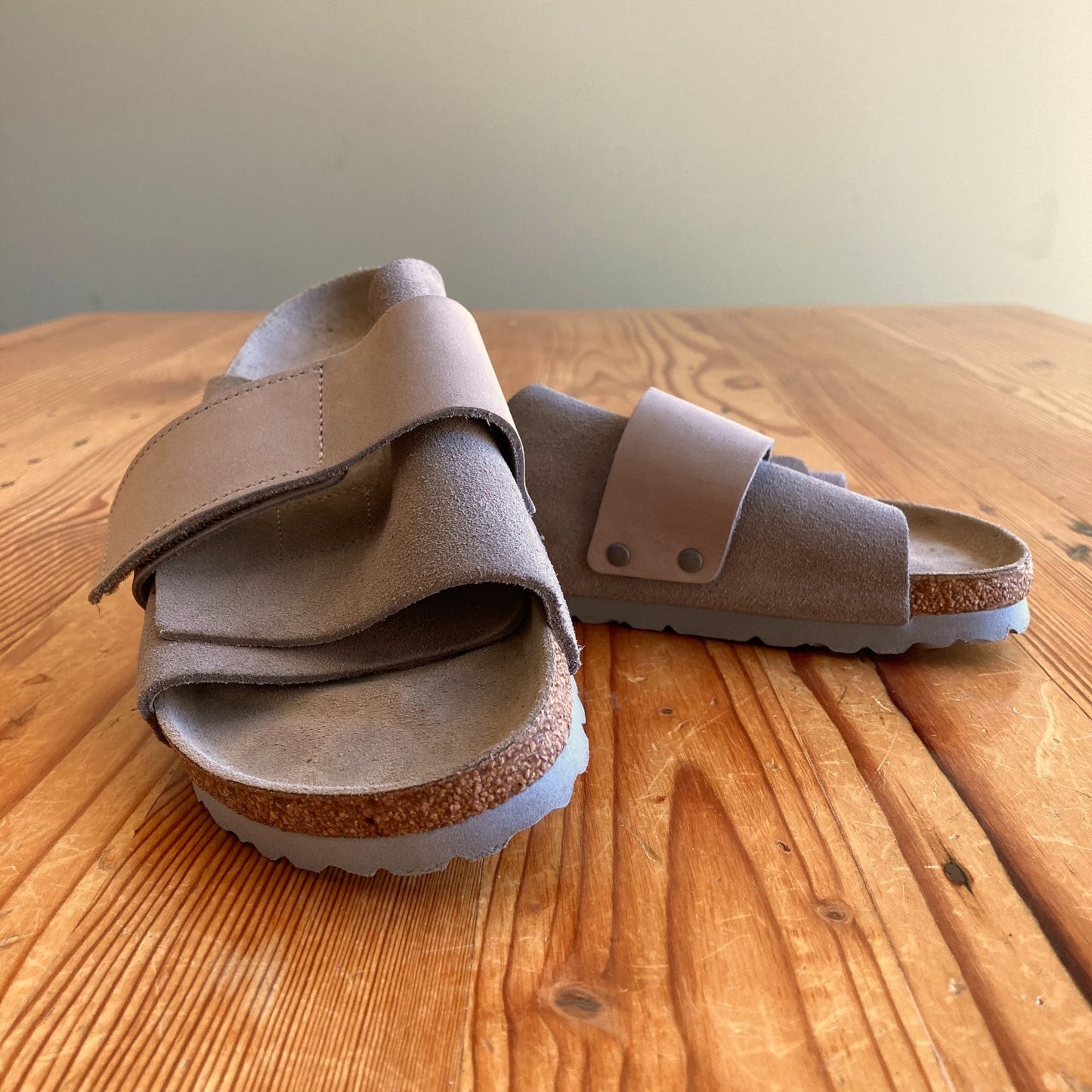 Birkenstock Light Gray Suede Kyoto Sandals - Size 39 / 8.5 - 9 - 0425SV