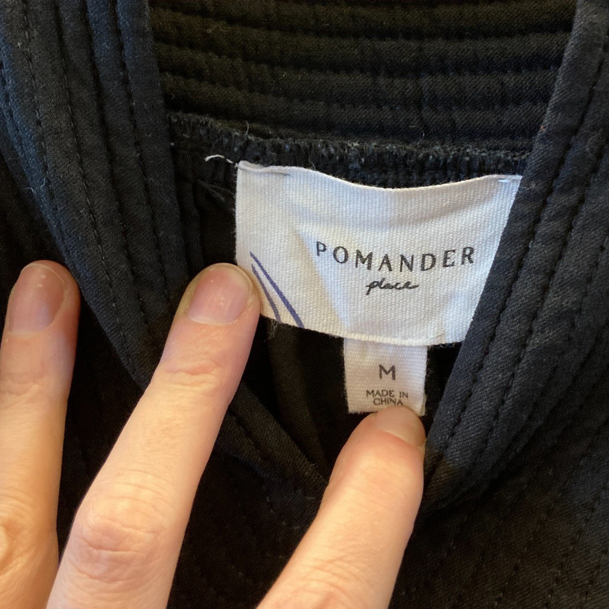 M - NEW Pomander Place Tuckernuck  Black Long Sleeve V-Neck Blouse Shirt 0907IM