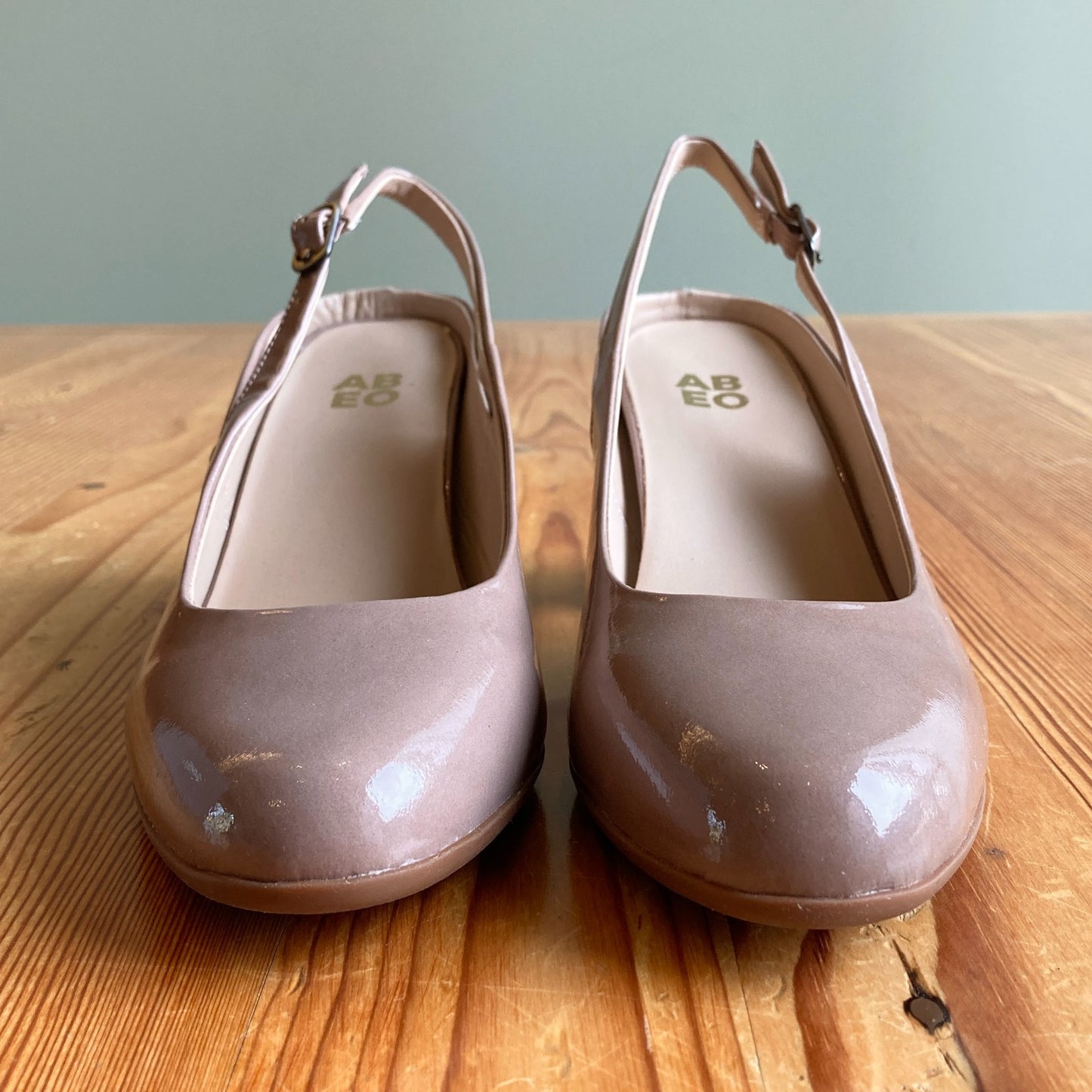 Abeo Tan Patent Leather Tempo Slingback Heels Shoes - Sz 8 - NEW w/ Box - 4427SC
