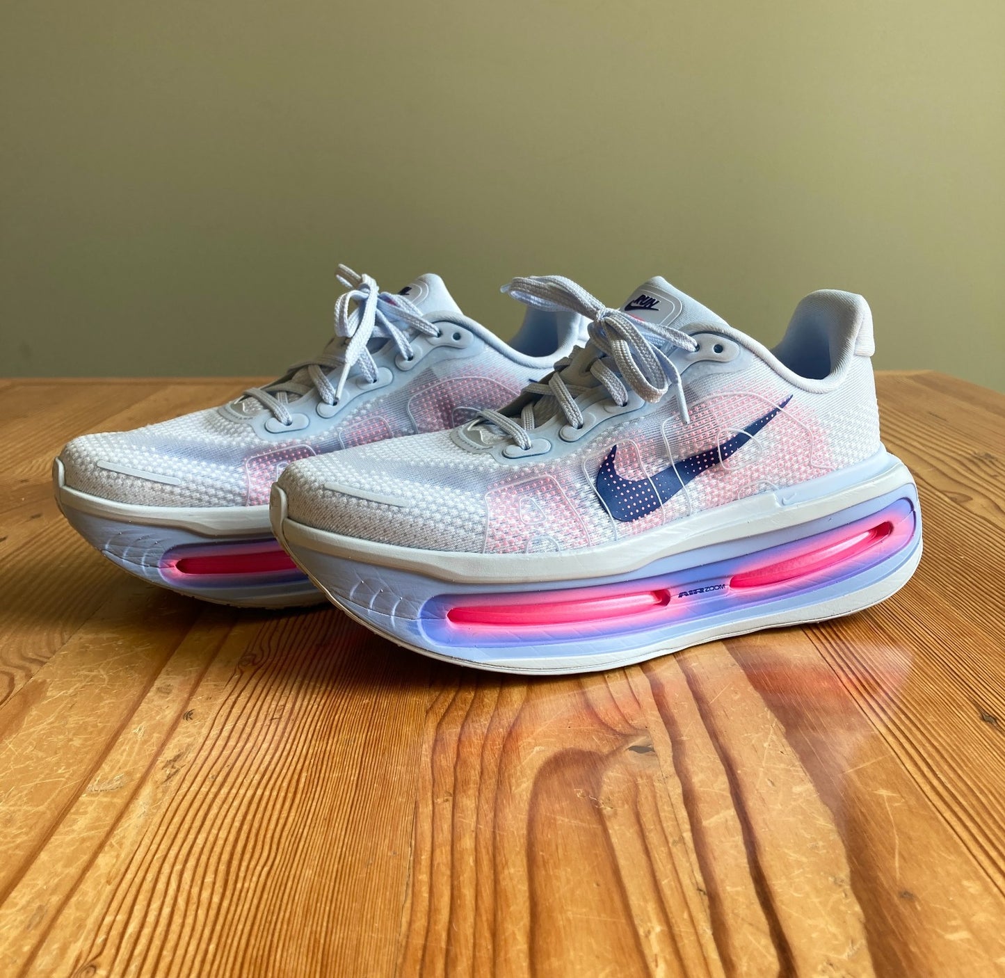 Nike Vomero Premium Blue Tint Sneakers Womens Shoes - Size 9 - 1105AR