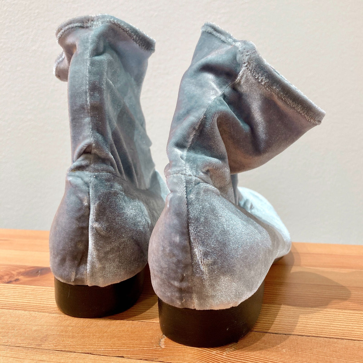 The Palatines Blue Gray Velvet Pull On Ankle Boots - Size 7.5 - NEW - 1122CT