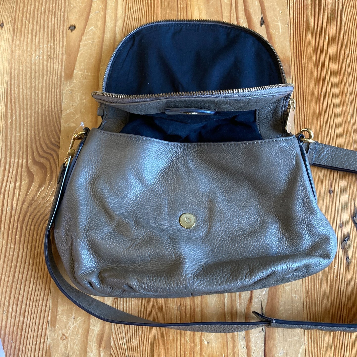 Marc by Marc Jacobs Gray Taupe Crossbody Natasha Classic Q Purse Bag 0306ML