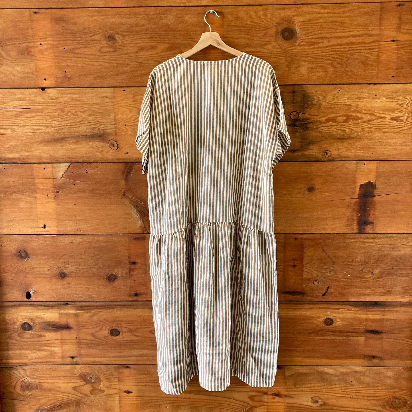 M - Black Crane Brown White Thin Stripe Short Sleeve NEW Easy Dress 0416JW