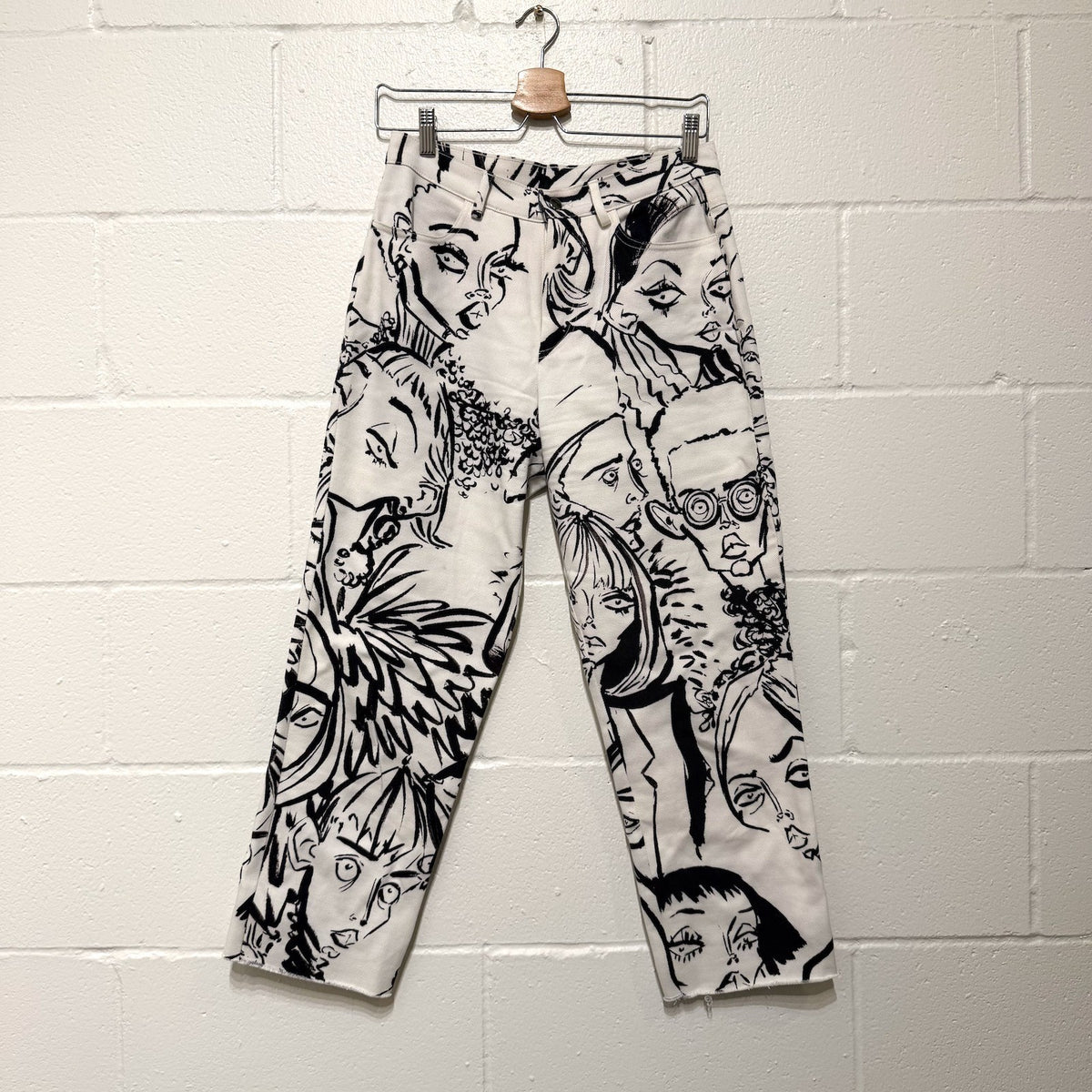 THE KIT White & Black Illustrated Faces High Waist Jeans - Size 6 - 0913AY