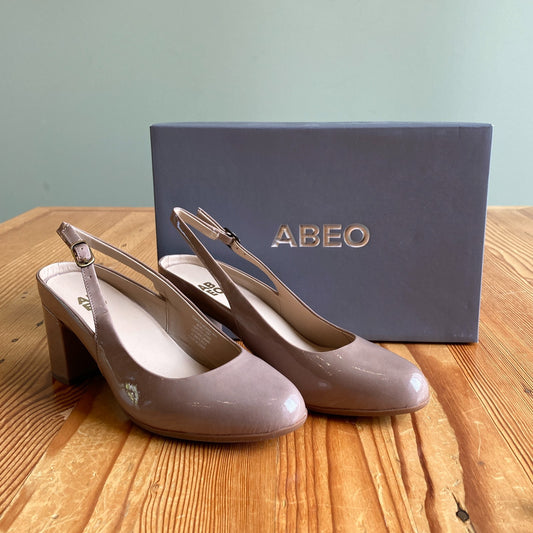 Abeo Tan Patent Leather Tempo Slingback Heels Shoes - Sz 8 - NEW w/ Box - 4427SC