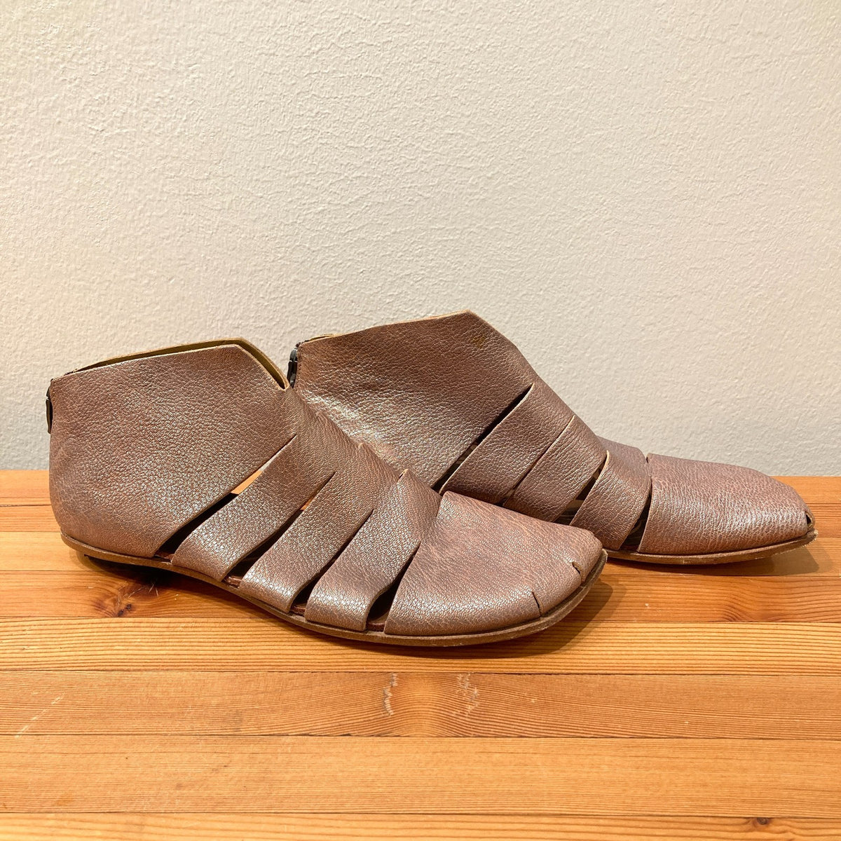 Cydwoq Bronze Leather Cut Out Spiritual Flats Shoes - Size 39 / 9 - 1122CT