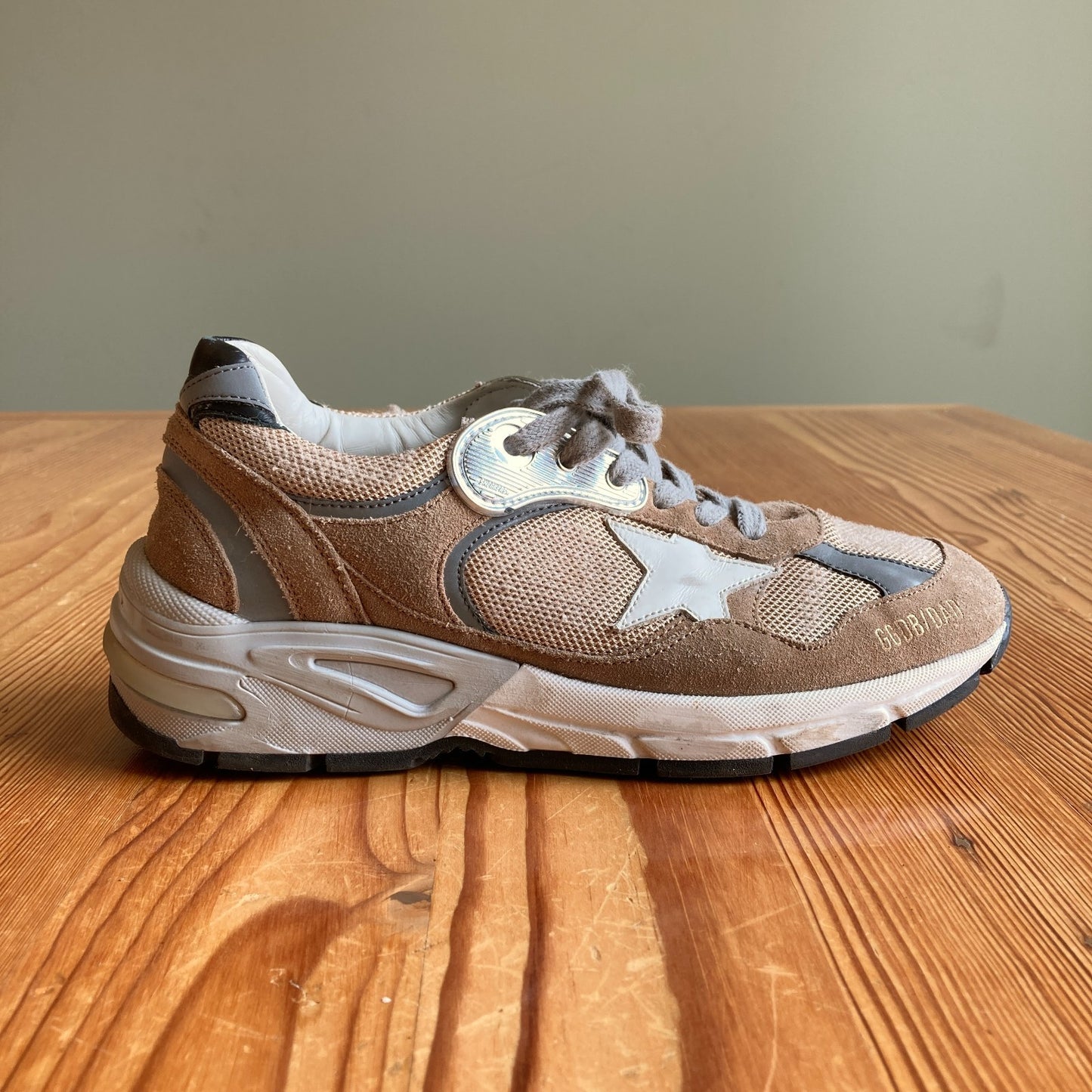 Golden Goose Beige Dad-Star Athletic Sneaker Shoes - Size 36 / 6 - 1220MM