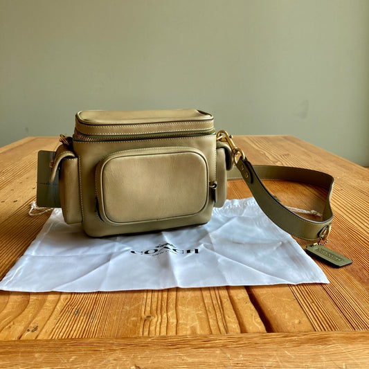 Coach Light Green Leather Utility Crossbody 18 Turnlock Pocket Bag - 0731LR
