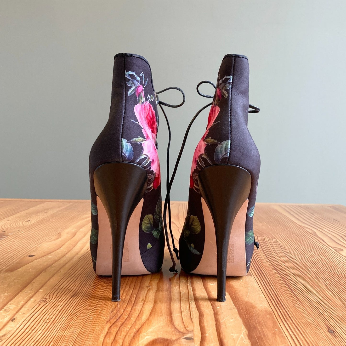 40 / 10 - Vivienne Westwood Anglomania Black Floral Lace Up Heels w/ Box 1021KD
