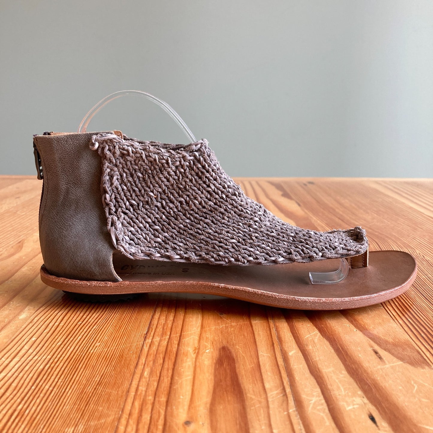Cydwoq Gray Woven Thong Leather Dion Flat Sandals - Size 40 / 10 - 1114LH