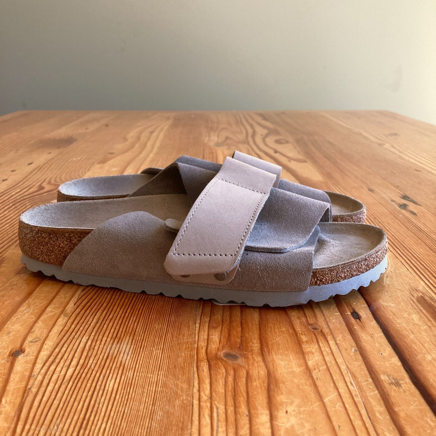 Birkenstock Light Gray Suede Kyoto Sandals - Size 39 / 8.5 - 9 - 0425SV