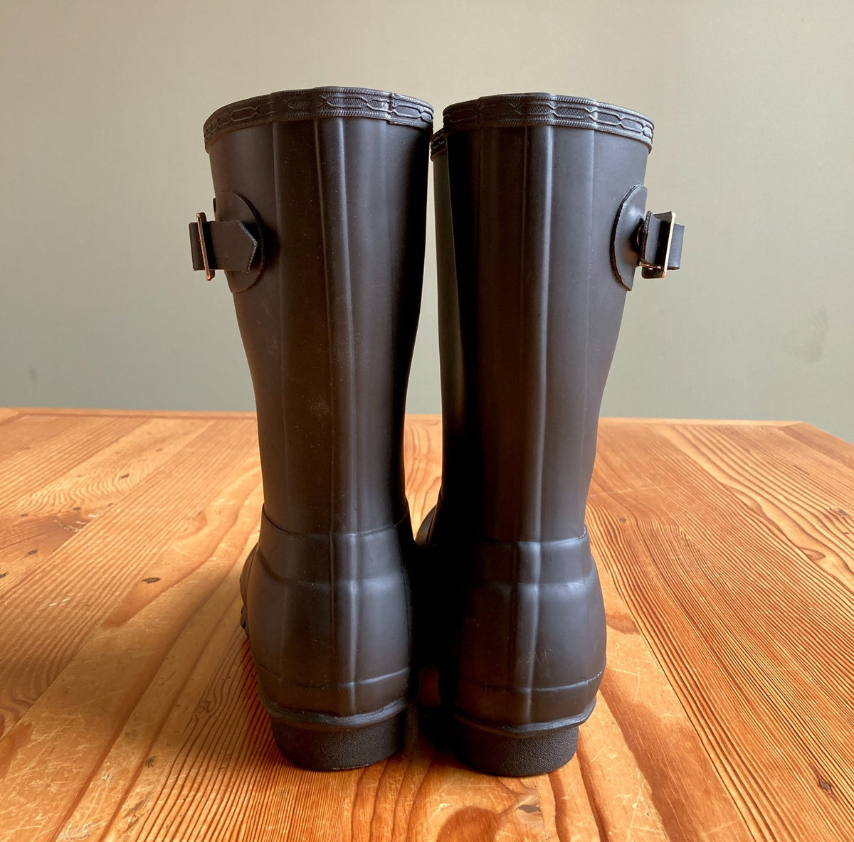 Hunter Black Original Short Rubber Rain Pull On Boots - Size 7 - w/ box - 0724HT