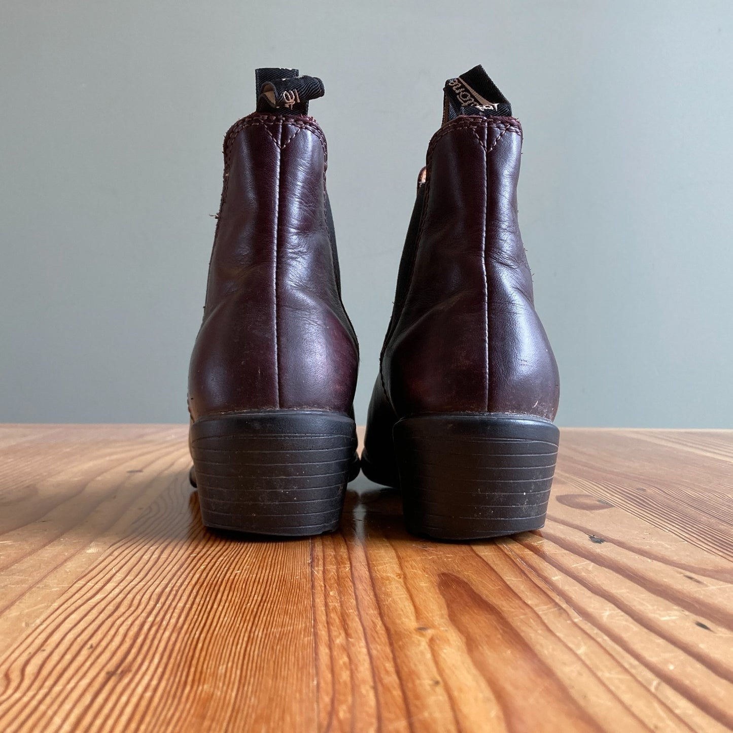 7.5 - Blundstone $210 Burgundy Leather 1671 Heeled Chelsea Pull-On Boots 1014CH