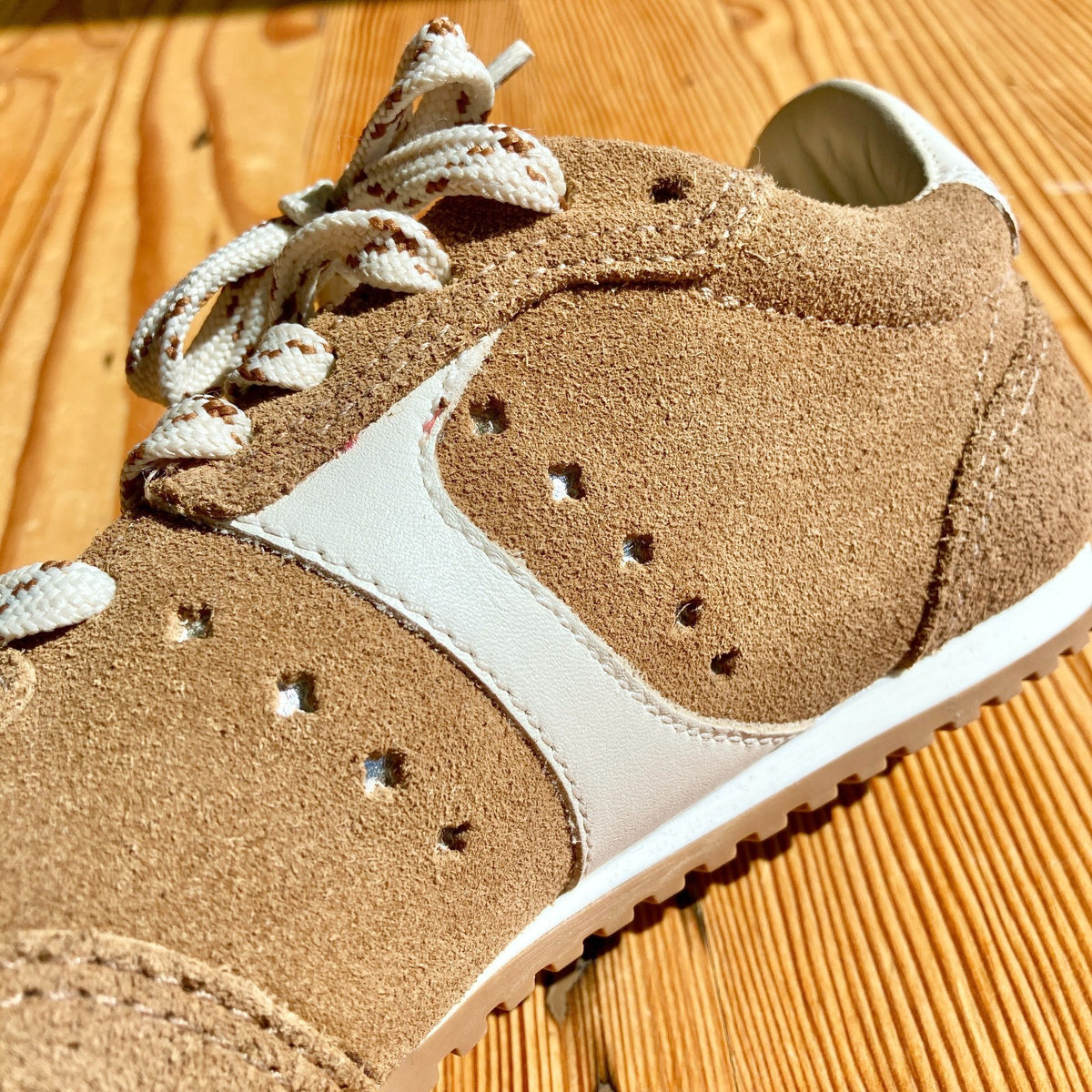 Larroude NEW Brown & White Suede Stella Sneakers Shoes - Size 7 - 0320JS