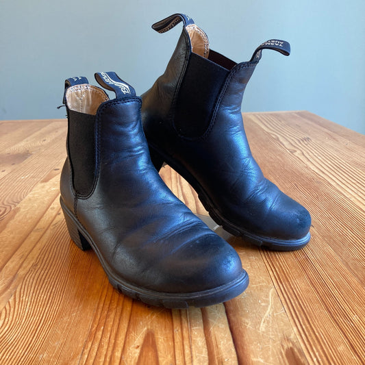Blundstone $210 Black Leather 1671 Heeled Chelsea Ankle Boots - Size 6 - 0607EP