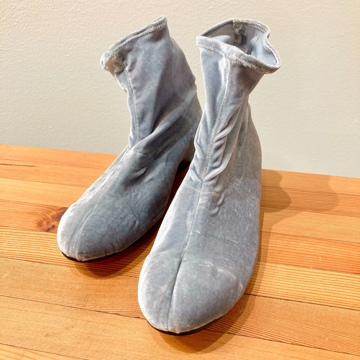 The Palatines Blue Gray Velvet Pull On Ankle Boots - Size 7.5 - NEW - 1122CT