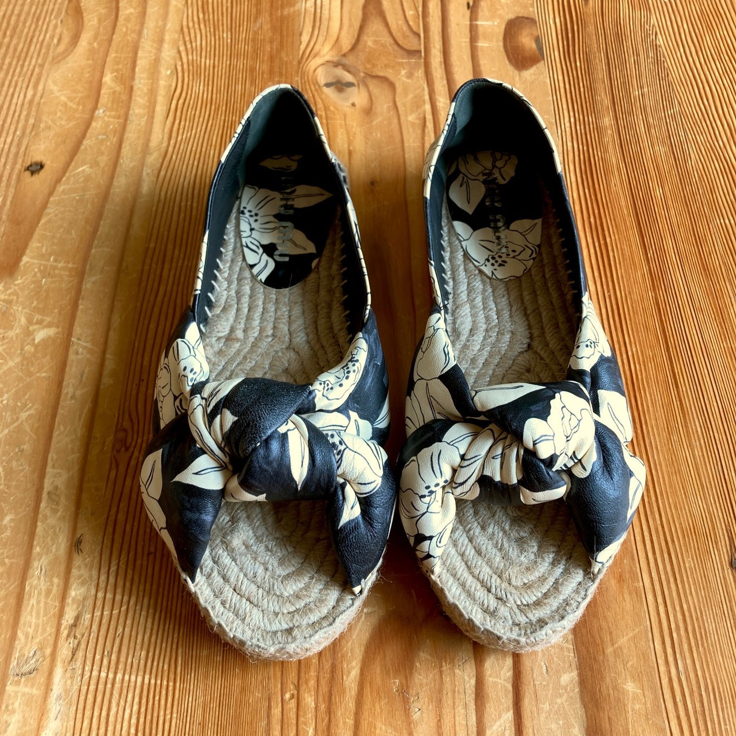 Miu Miu Black White Floral Leather Jute Open Sandals - Size 39 / 8.5 - 1107TZ